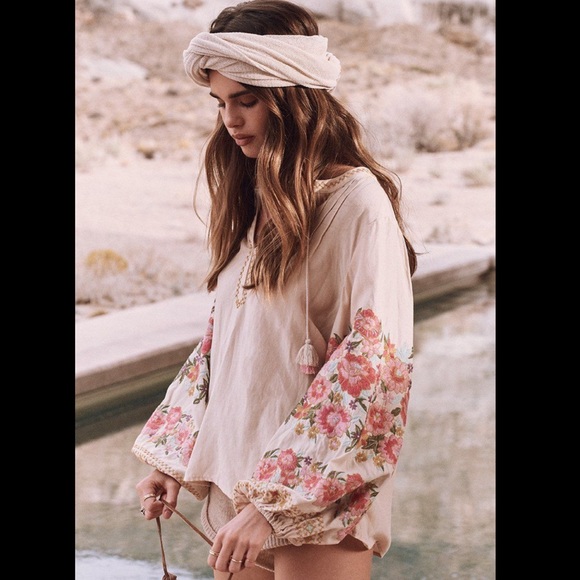 Everkaki Embroidered Bohemian Beige Top Size Medium - Picture 2 of 5